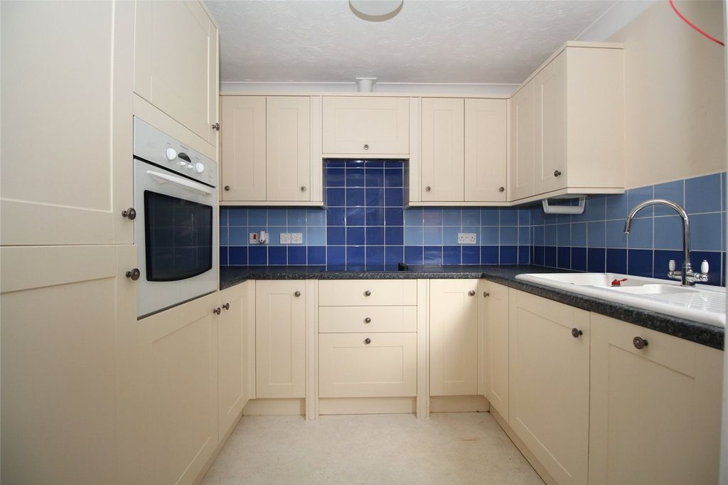 Additional image 2 of 1 bed flat for saleAckender Road, Alton, Hampshire GU34
