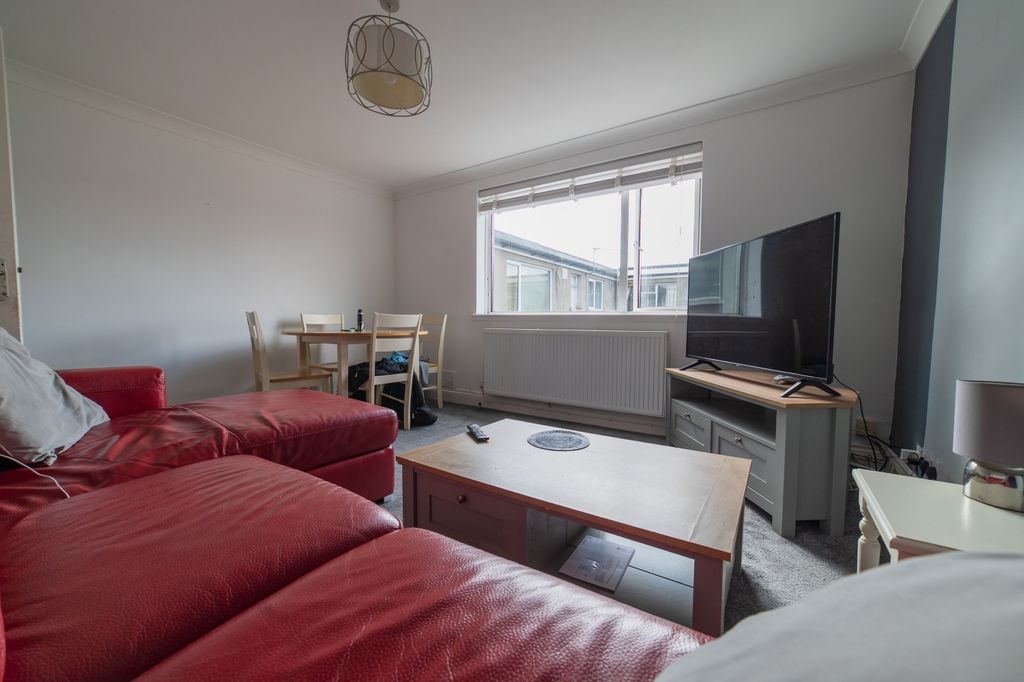 2 bed flat for saleThe Philog, Whitchurch CF14 photo 3
