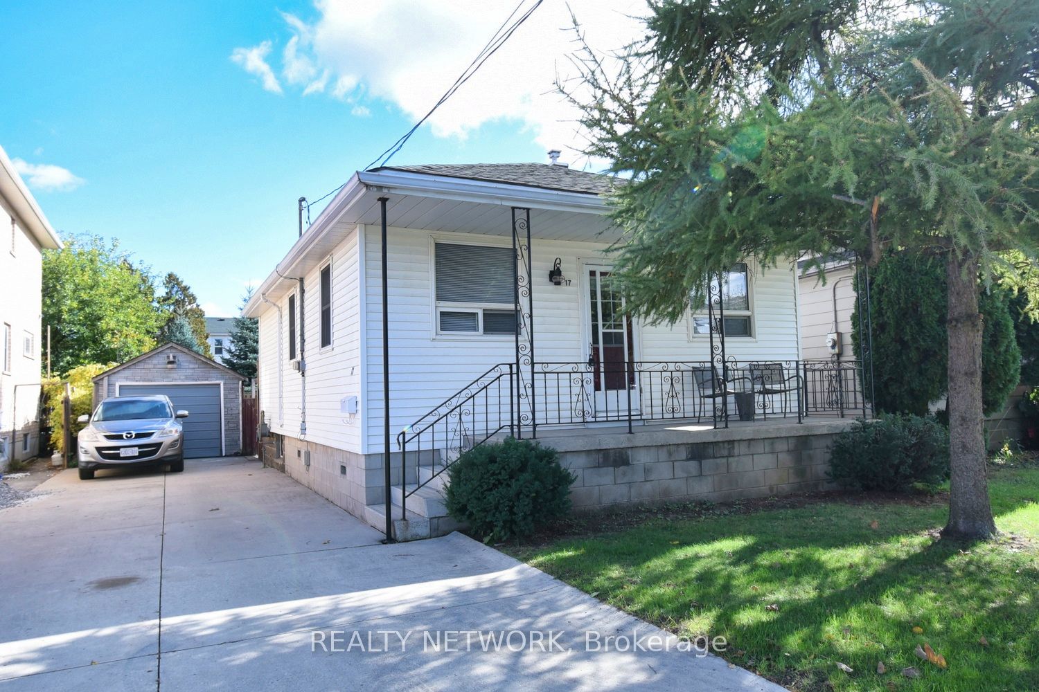 17 Craigroyston Road, Hamilton, ON, L8H 1A2