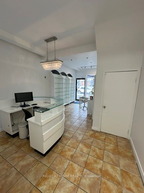 2400 Kingston Road, Toronto, ON, M1N 1V2