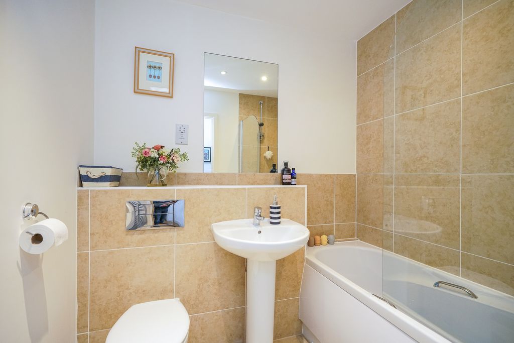 Additional image 12 of 2 bed flat for saleStag Lane, Berkhamsted HP4