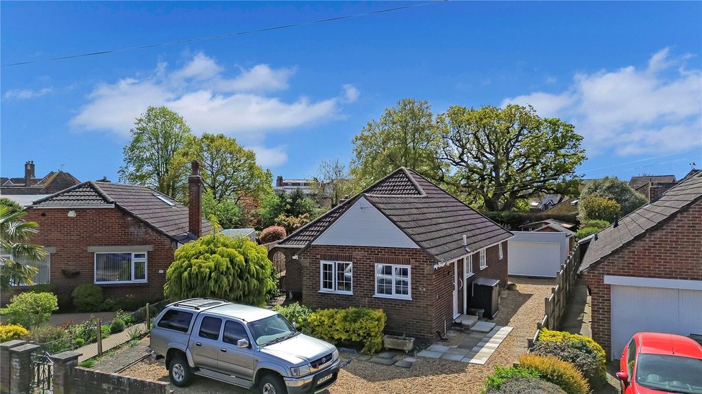 3 bed bungalow for saleWhite Cliff Gardens, Blandford Forum, Dorset DT11
