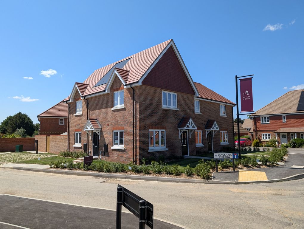 2 bed flat for saleBlackhall Meadow, Loxwood RH14