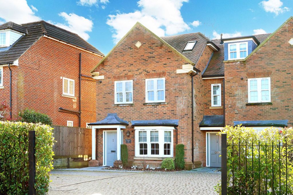 4 bed semi-detached house for saleCandlemas Lane, Beaconsfield, Buckinghamshire HP9