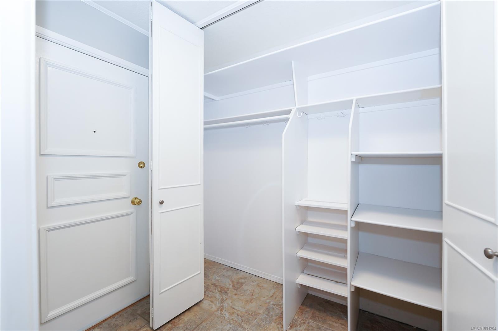 Additional image 4 of 422-964 Heywood Avenue, Victoria, BC, V8V 2Y5