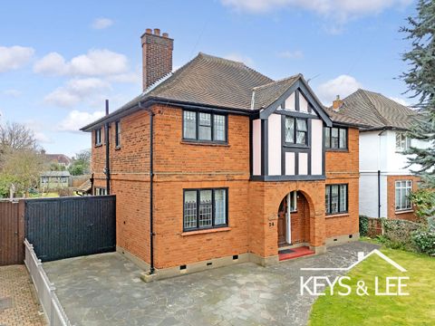 Oaklands Avenue, Romford RM1