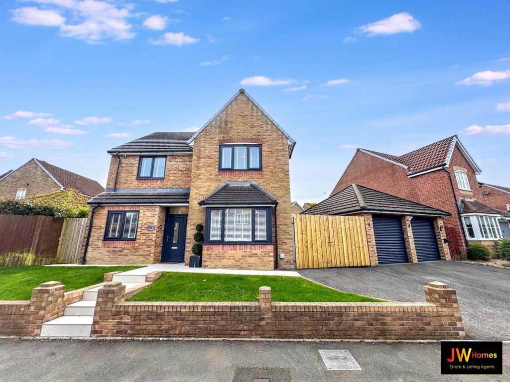 4 bed property for saleClos Coed Bach, Highfields Blackwood NP12
