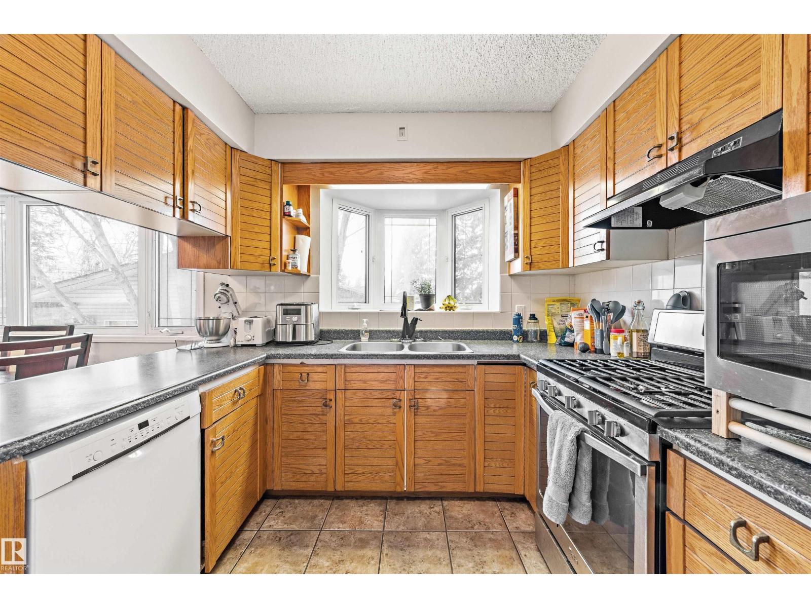 Additional image 5 of 13804-13808 119 Avenue NW, Edmonton, AB, T5L2N6