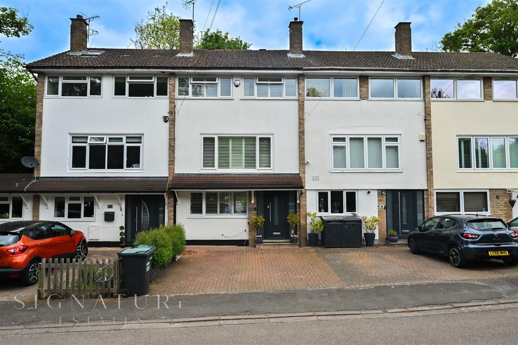 4 bed town house for saleSt. Lawrence Close, Abbots Langley WD5