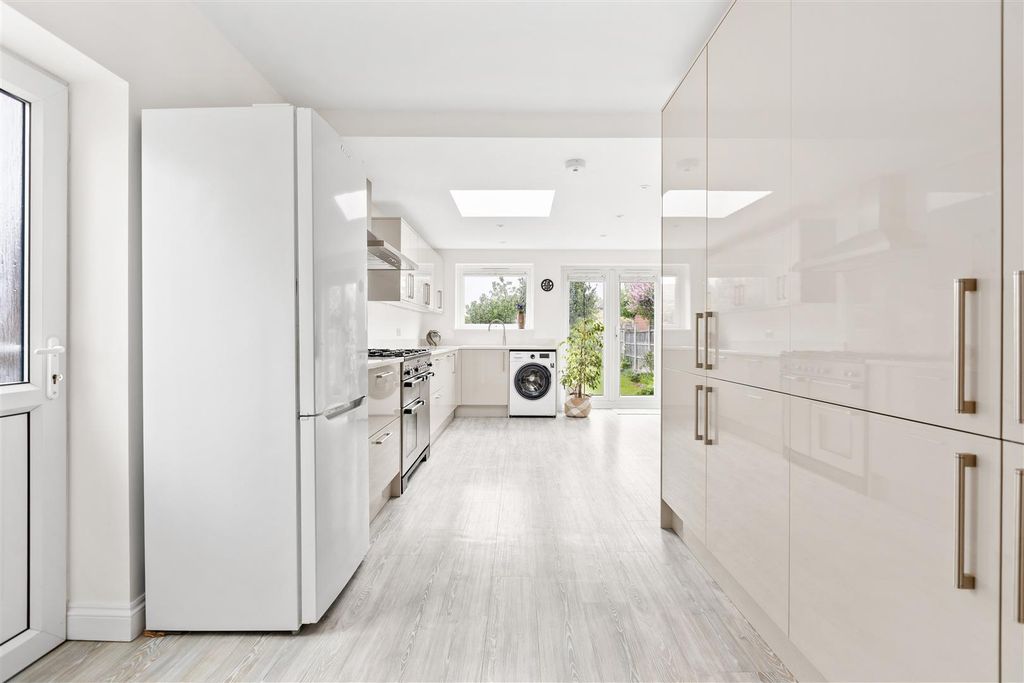 Additional image 4 of 3 bed semi-detached house for saleGrosvenor Road West, Baldock SG7