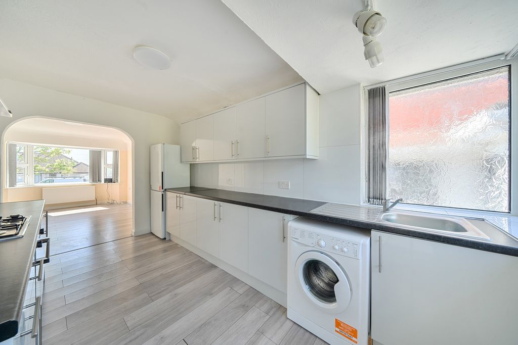 Additional image 6 of 2 bed bungalow for salePenrose Avenue, Watford, Hertfordshire WD19