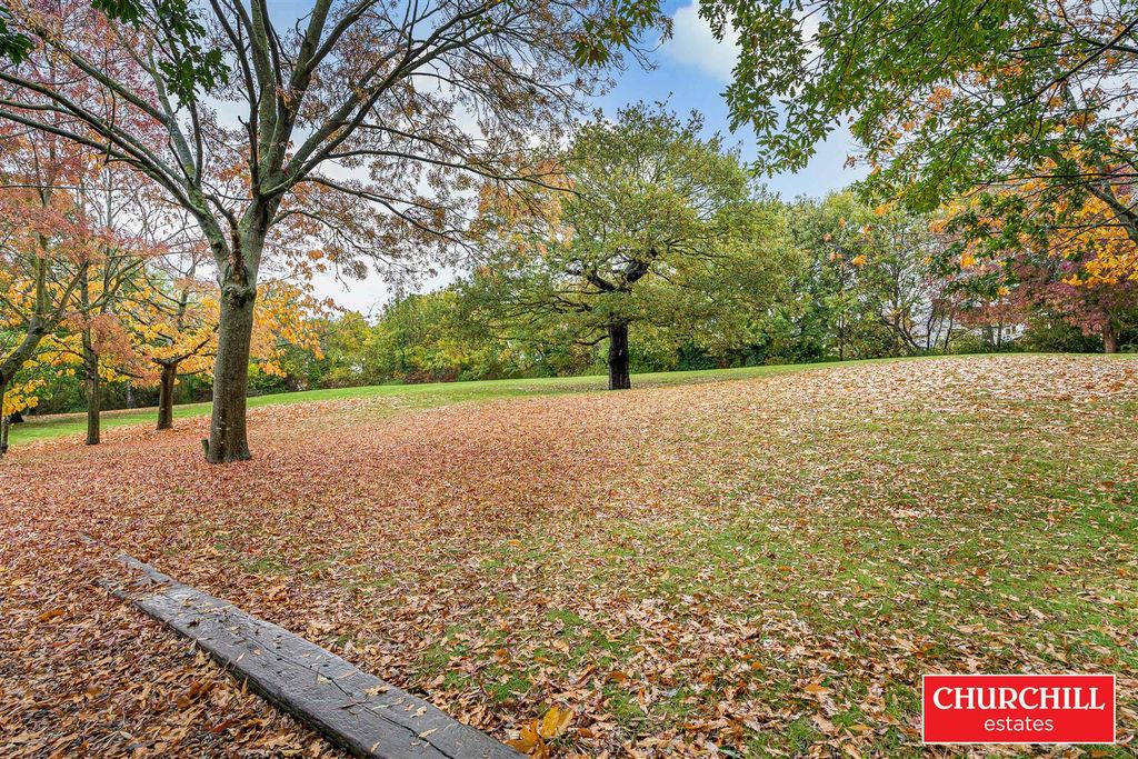 Additional image 3 of 2 bed flat for saleBoleyn Court, Epping New Road, Buckhurst Hill IG9