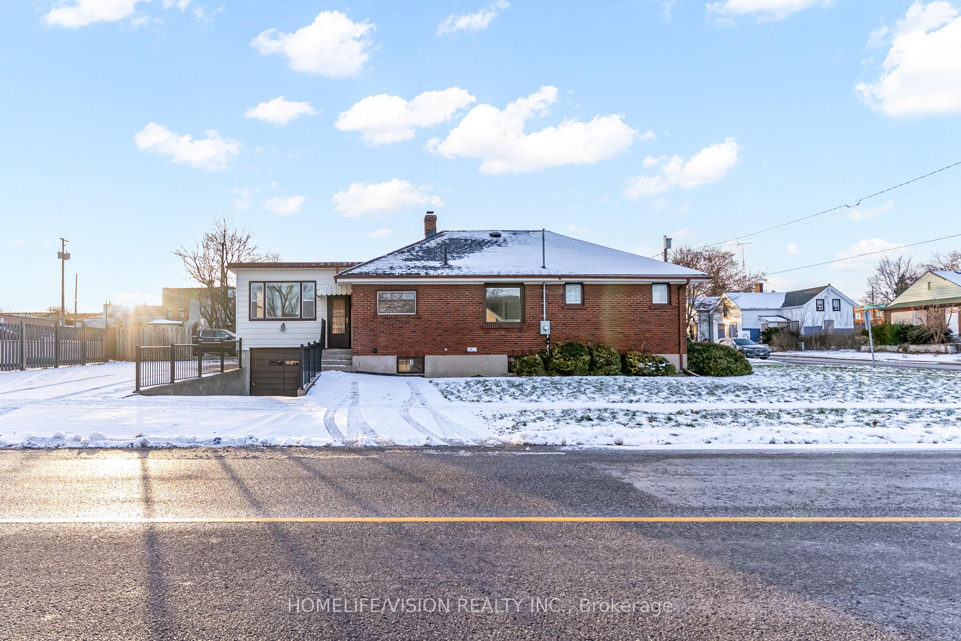 Additional image 3 of 133 Mary Street E, Whitby, ON, L1N 2P3