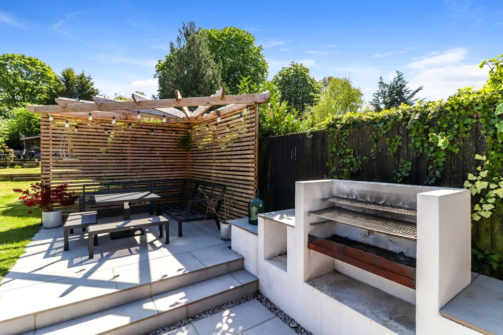 Additional image 27 of 5 bed property for saleAbbots Road, Abbots Langley WD5