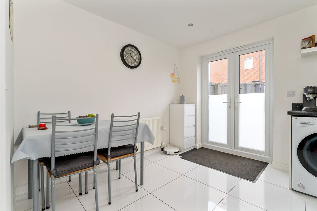 Additional image 9 of 4 bed town house for saleGisborne Drive, Airdrie ML6