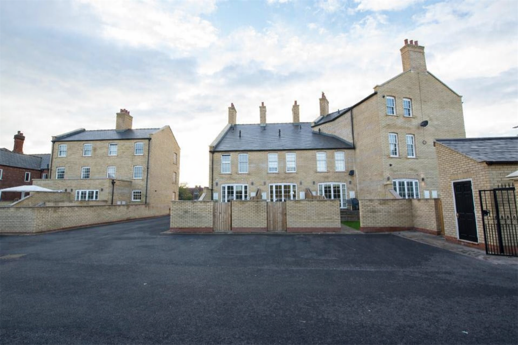 2 bed flat for saleSouth End PE21 photo 4