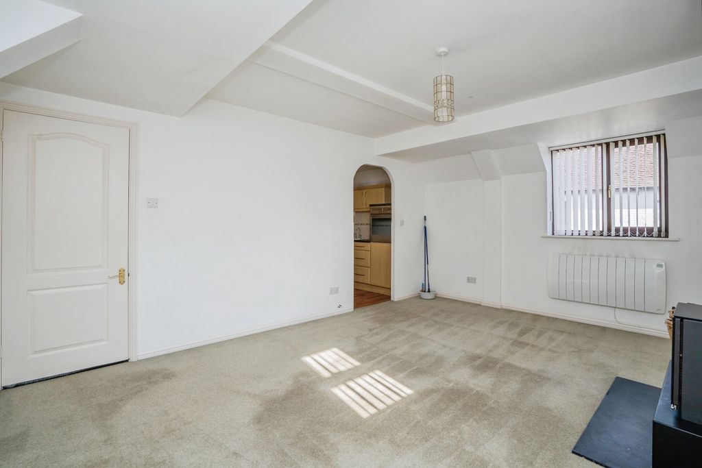Additional image 15 of 2 bed flat for salePelham Terrace, Emsworth, Hampshire PO10