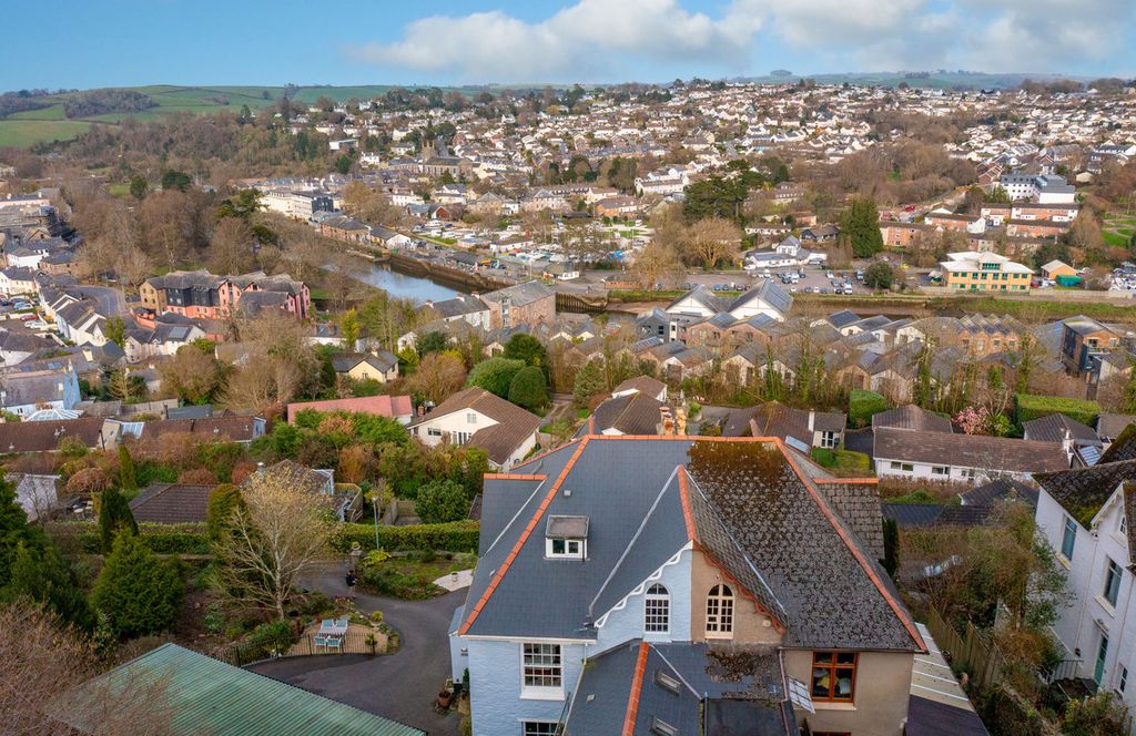2 bed flat for saleDart Villas, Totnes TQ9
