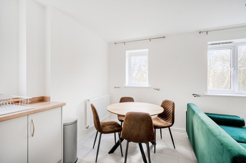 Additional image 4 of 1 bed flat for saleClover Grove, Alton, Hampshire GU34