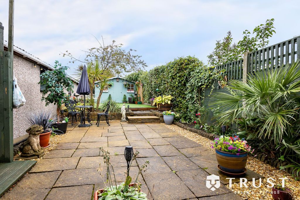 Additional image 24 of 3 bed semi-detached house for saleCarlinghow Lane, Batley WF17