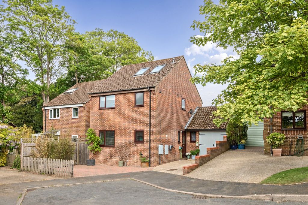 4 bed link detached house for saleBeech Road, Alresford, Hampshire SO24