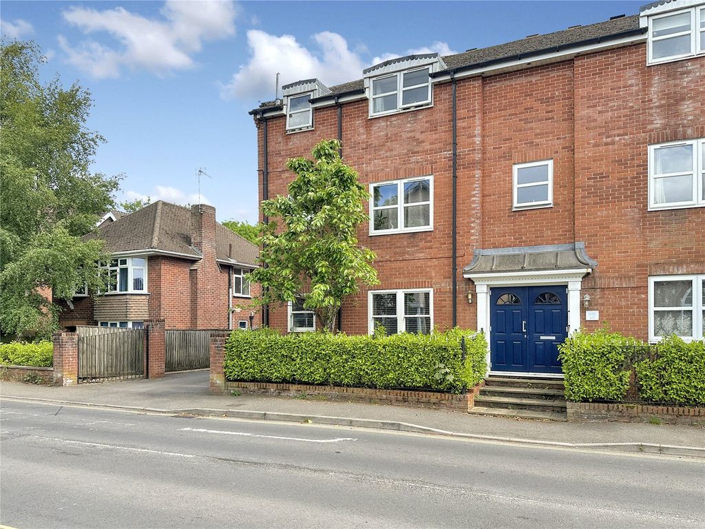 2 bed flat for saleThe Orkneys, 3 Salisbury Road, Blandford Forum, Dorset DT11
