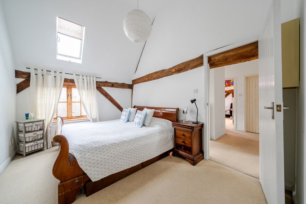 Additional image 9 of 3 bed semi-detached house for saleHatch Farm Mews, Addlestone KT15