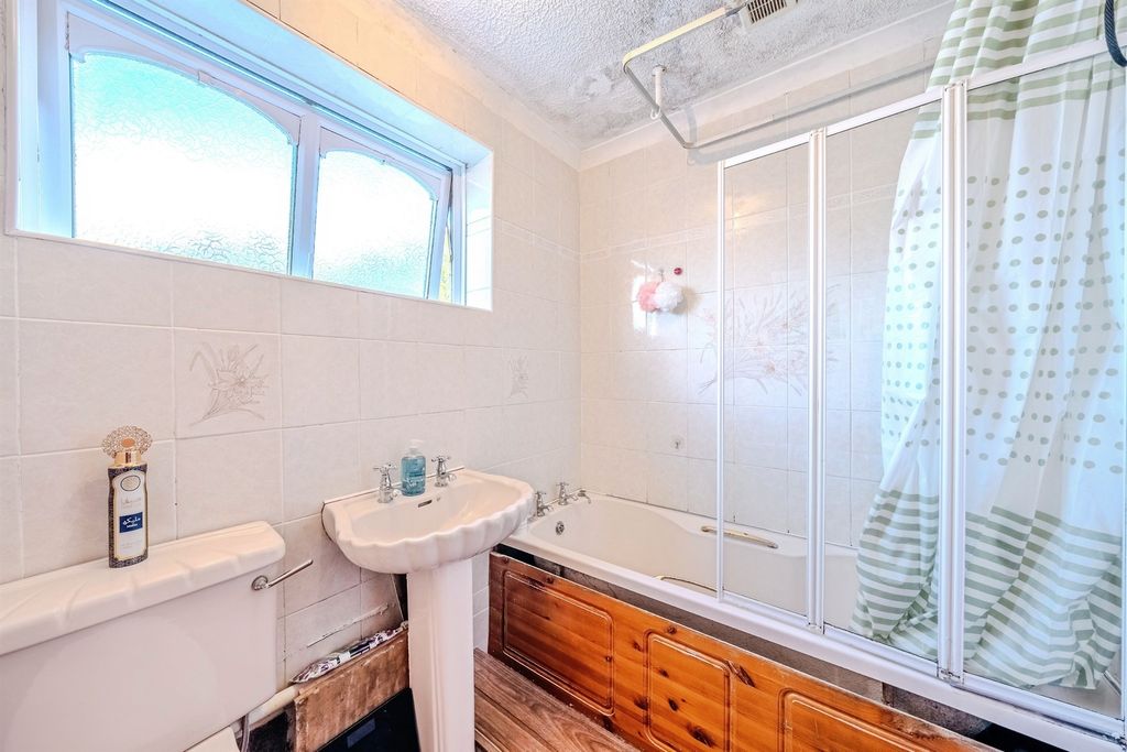Additional image 29 of 6 bed detached house for salePlover Crescent, Caldicot NP26