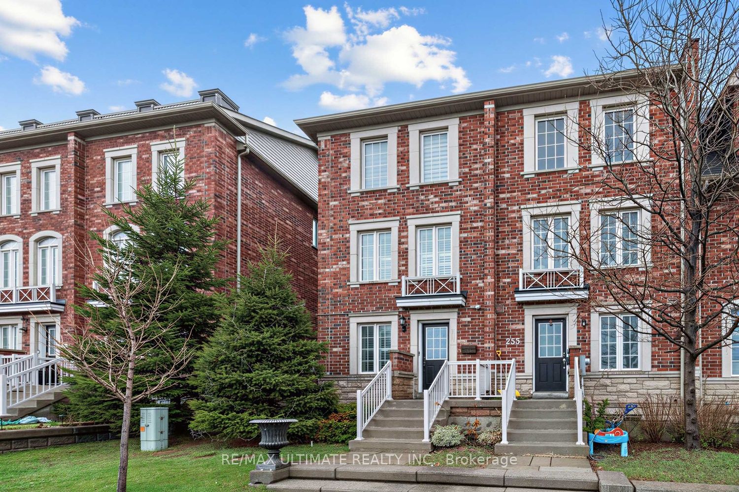 255 Torbarrie Road E, Toronto, ON, M3L 0E2