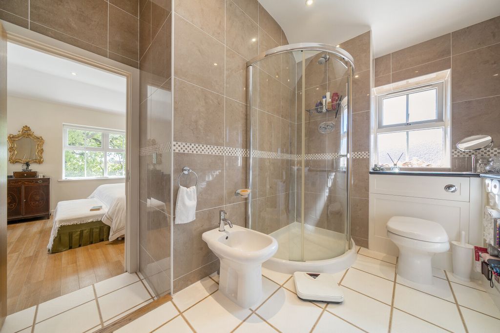 Additional image 12 of 3 bed flat for saleOverbury Avenue, Beckenham BR3