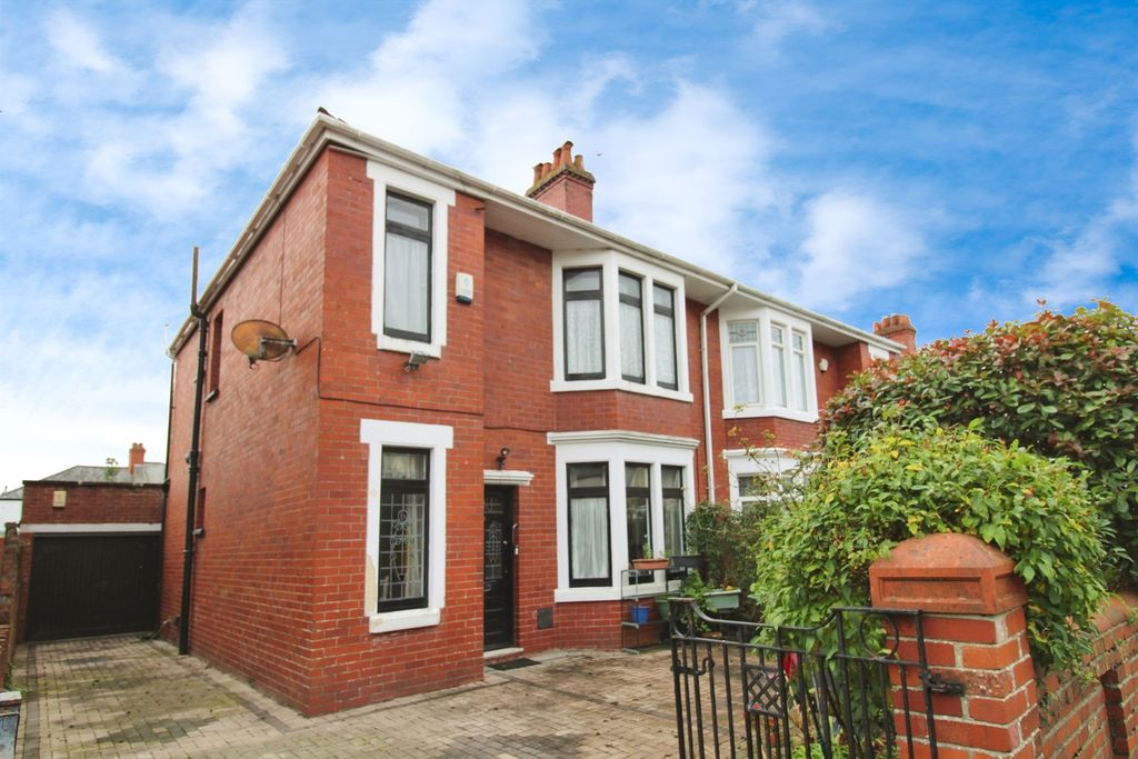 3 bed semi-detached house for saleForeland Road, Whitchurch, Cardiff CF14