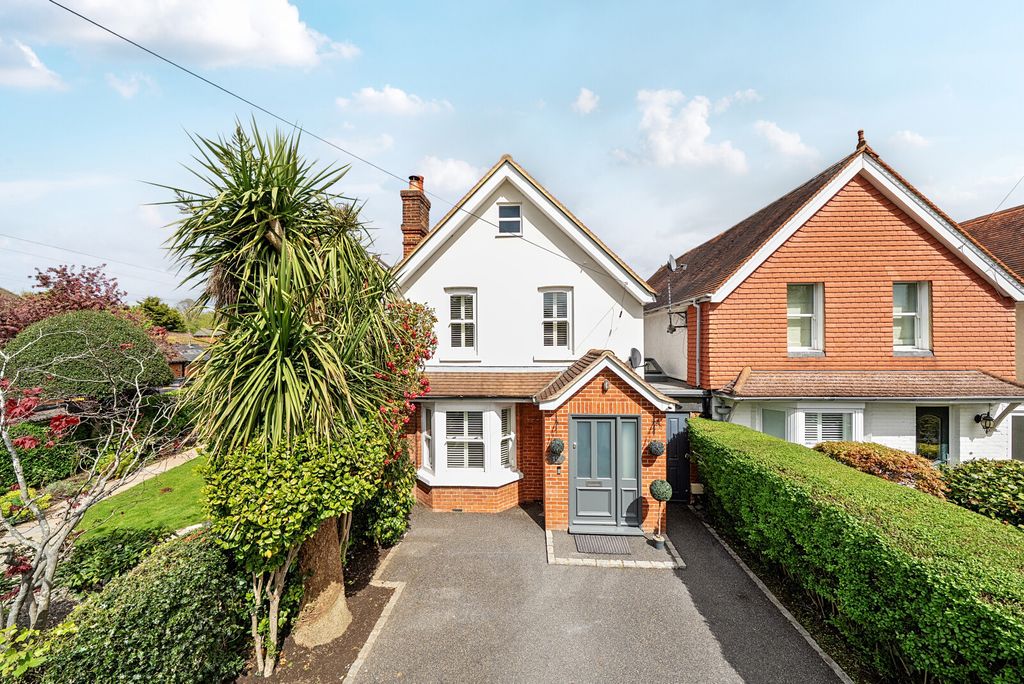 3 bed detached house for saleHigh Street, Horsell GU21