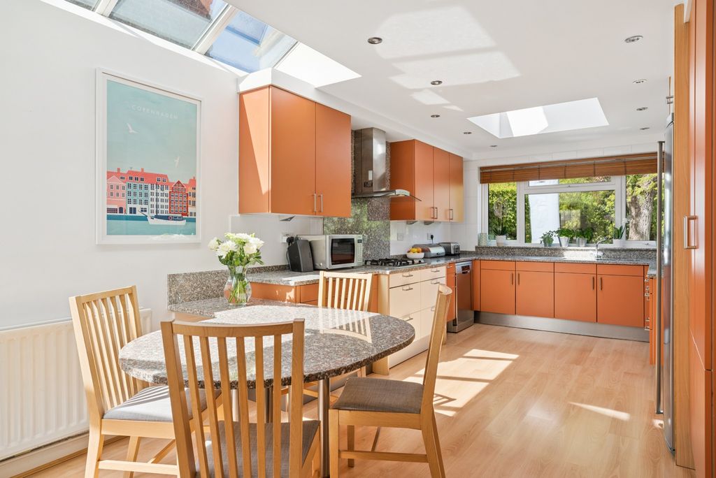 Additional image 7 of 5 bed detached house for saleStanley Hill Avenue, Amersham HP7