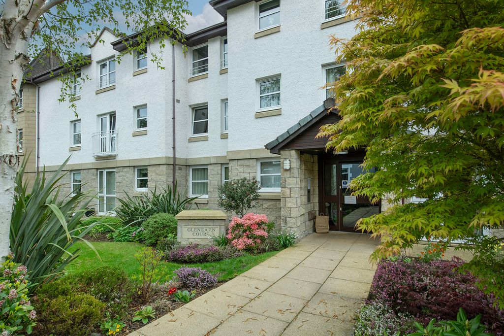 2 bed flat for salePittenzie Street, Crieff PH7