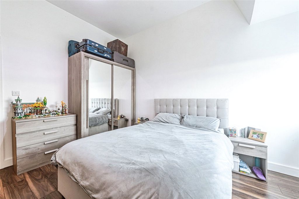 Additional image 6 of 2 bed flat for saleLittle Victoria Street, Basingstoke, Hampshire RG21