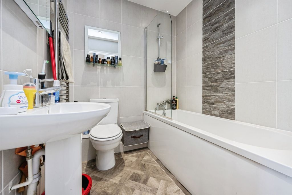 Additional image 16 of 2 bed flat for salePalgrave Road, Bedford MK42