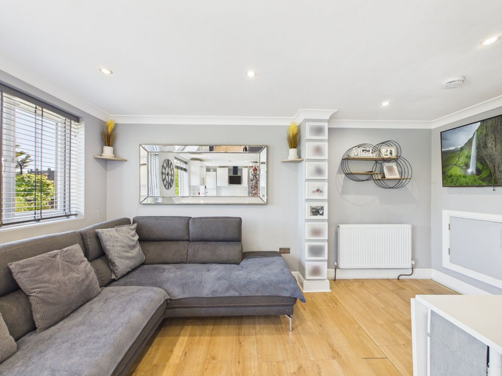 2 bed flat for saleBexley, Kent DA5 photo 4