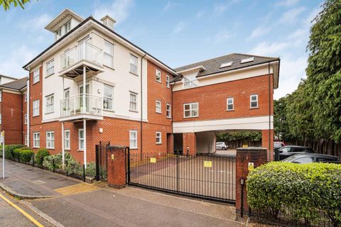 Taverners Lodge, Cockfosters EN4