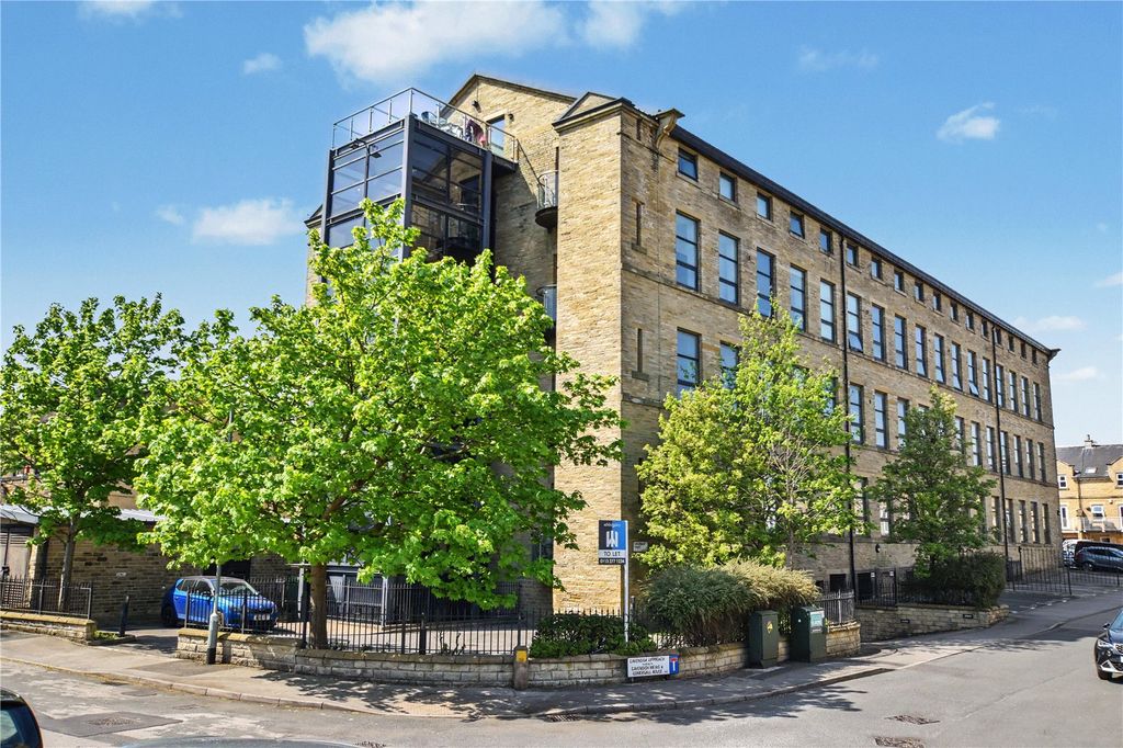 2 bed flat for saleCavendish Court, Drighlington, Bradford, West Yorkshire BD11
