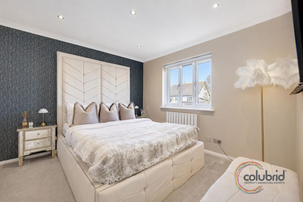 Additional image 8 of 2 bed end terrace house for salePound Lane Central, Steeple View SS15