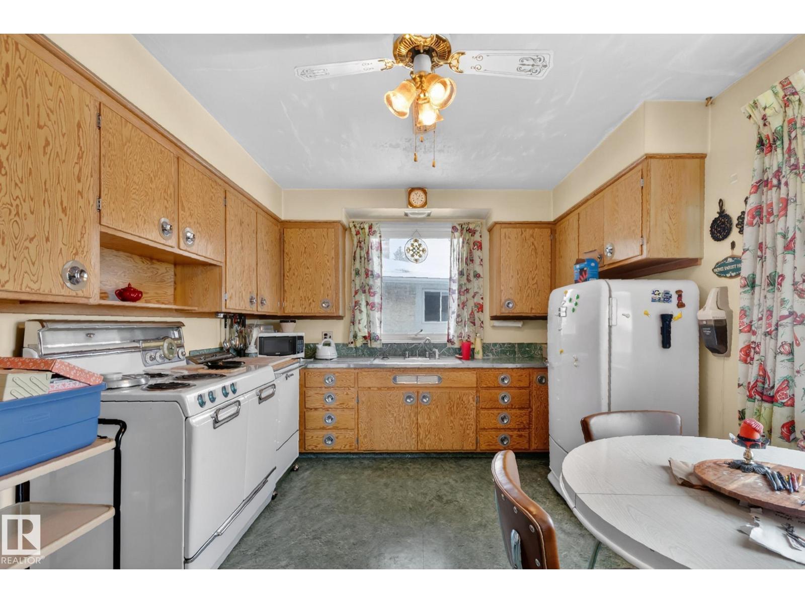 Additional image 4 of 11255 71 Avenue NW, Edmonton, AB, T6G0A5