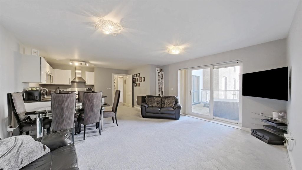 2 bed flat for saleLittle Brights Road, Belvedere DA17