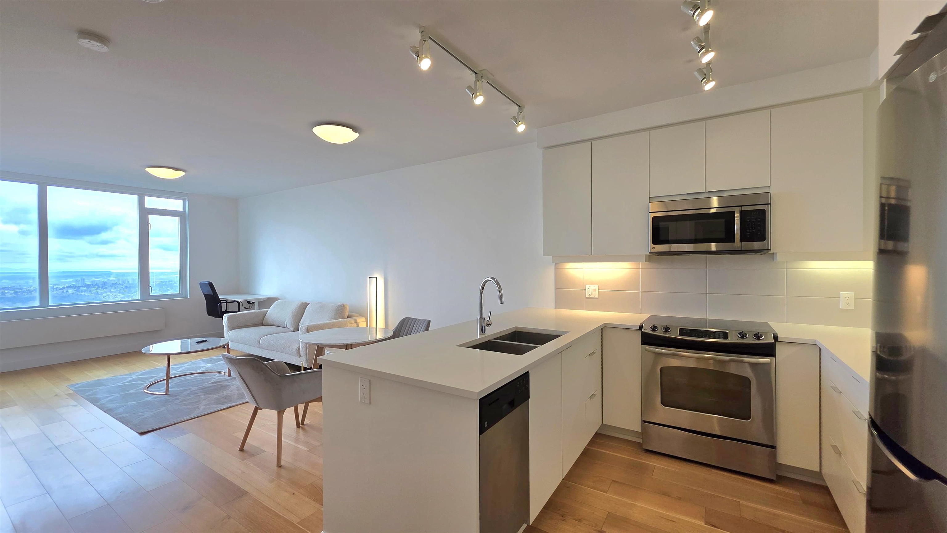 Additional image 2 of 1505-9393 Tower Road, Burnaby, BC, V5A 4Y8