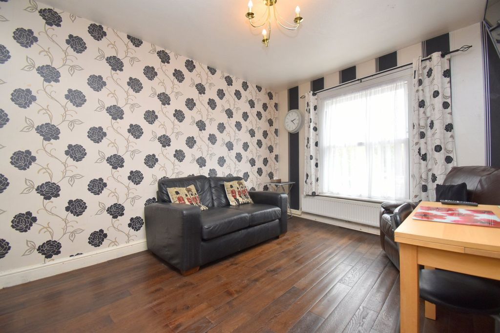 Additional image 3 of 4 bed flat for saleMarket Square, Biggleswade SG18