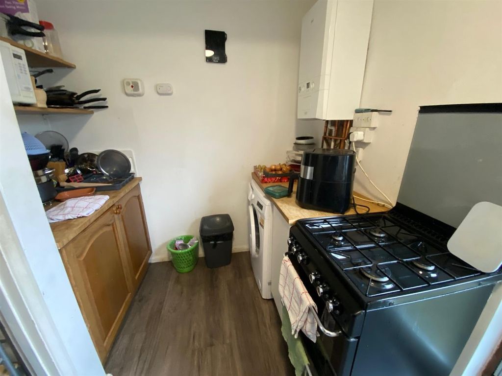 Additional image 5 of 1 bed flat for saleFirst Avenue, Dagenham RM10