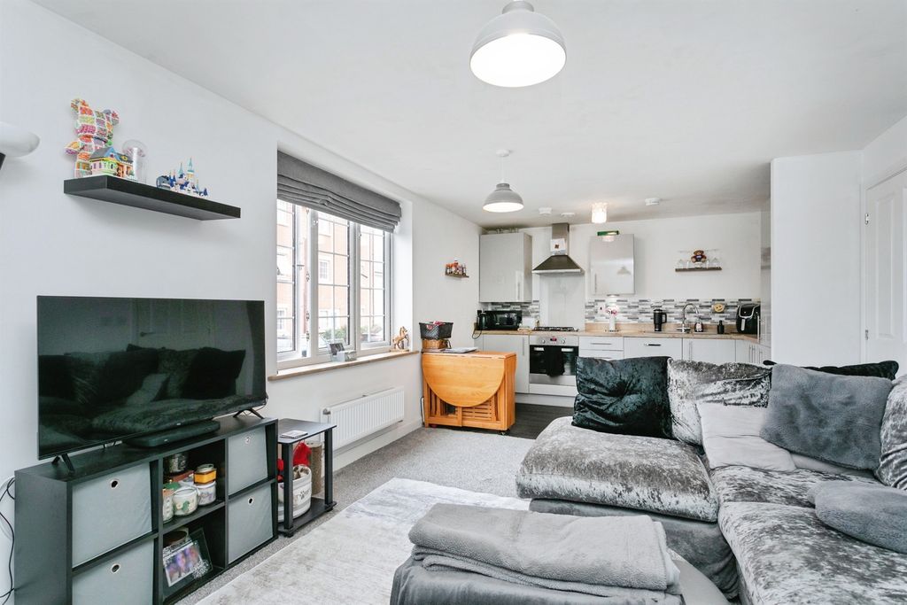 2 bed flat for saleBuccas Lane, Buckingham MK18