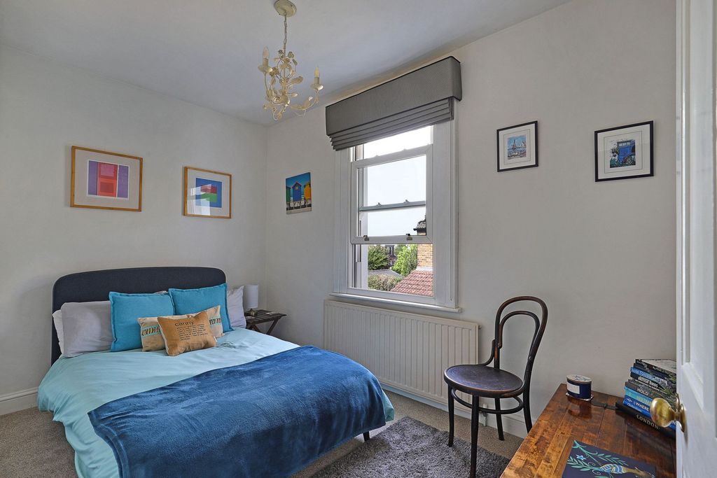 Additional image 24 of 4 bed semi-detached house for saleHills Road, Buckhurst Hill IG9