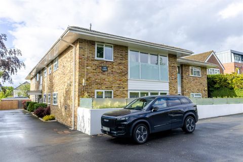 Eastbury Avenue, Northwood HA6