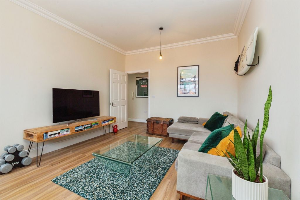 Additional image 6 of 2 bed flat for saleKnightsbridge Place, Aylesbury HP19