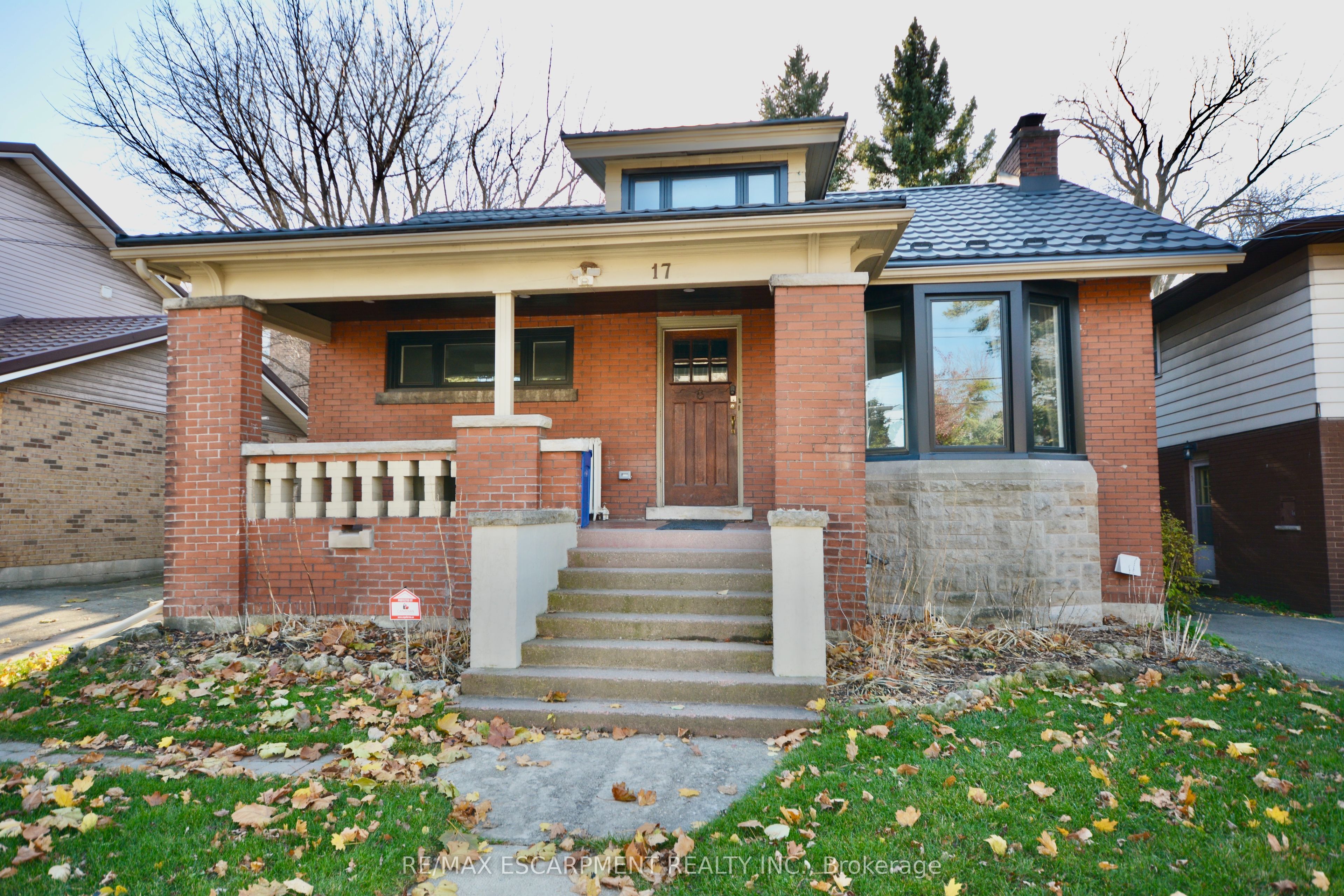 LOWER-17 Inverness Avenue W, Hamilton, ON, L9C 1A1
